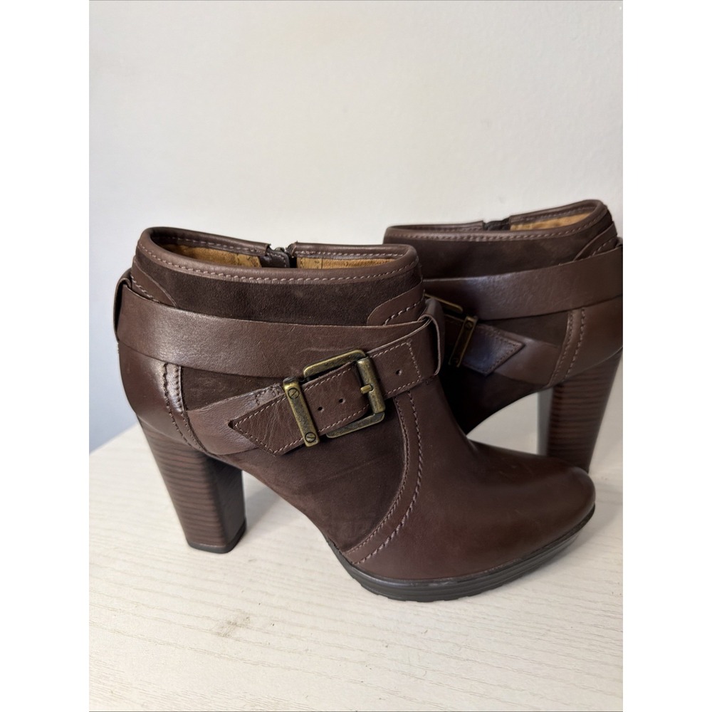 Clarks Artisan Ankle Boots 7M Brown Leather Buckle Suede Trim Block Heel Boho